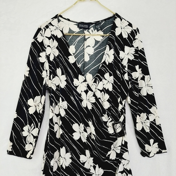 New York & Company Black & White Floral V Neck Wrap Midi Dress 2960 - Picture 3 of 8